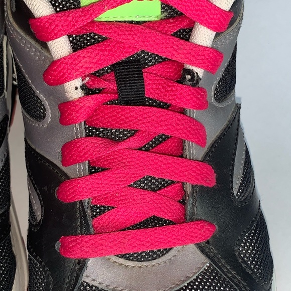 Nike Black and Pink Shoes - Picture 3 of 10
